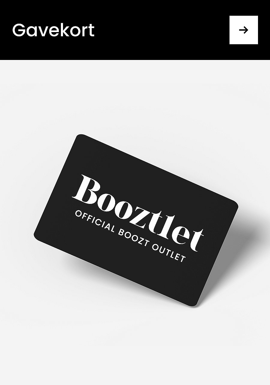 Hvid gaveæske med et blåt bånd og en sløjfe, der indeholder et sort gavekort fra Booztlet.com. Teksten »Gavekort« står nedenunder.