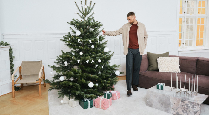 Klærne du bør ha i høytiden: En manns guide til festklær