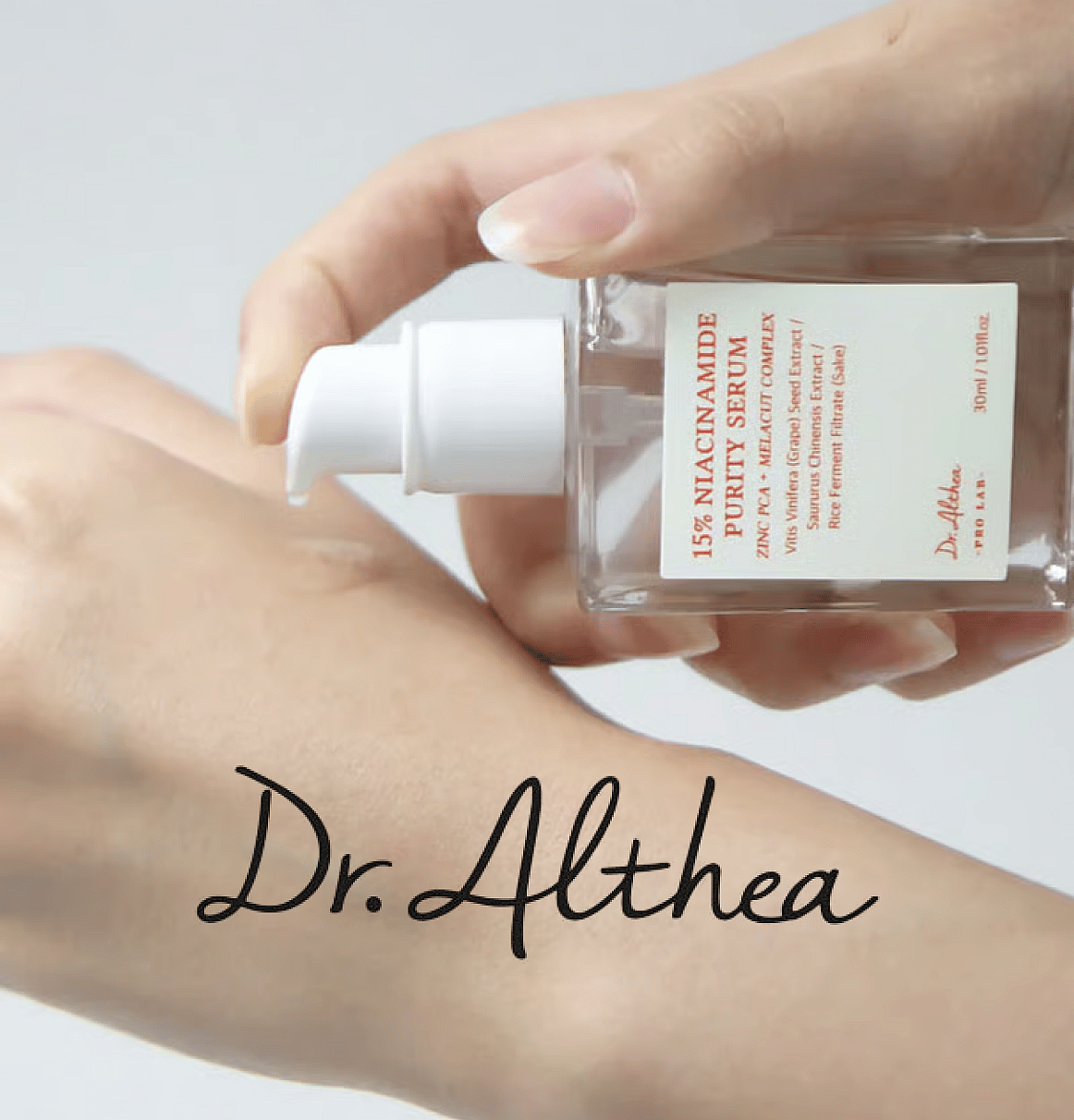 Tre gula Biotherm solskyddsflaskor på vita stenar. Text: "Skydda dig i sommar med SPF. Shoppa SPF."