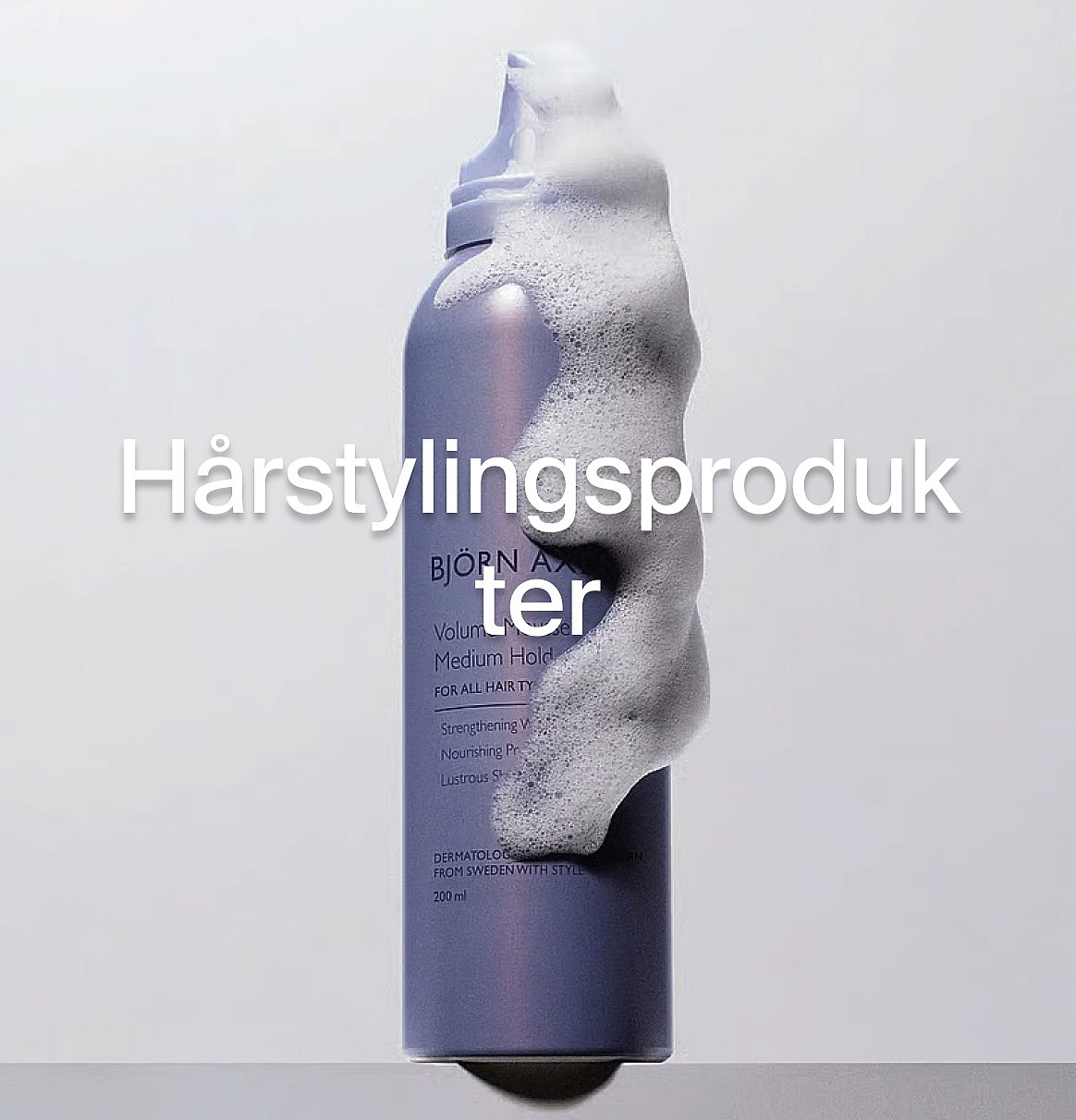 Lilla hårmousseflaske, der skummer over med hvidt skum, på en lys baggrund. "Hårstyling" tekstoverlejring.