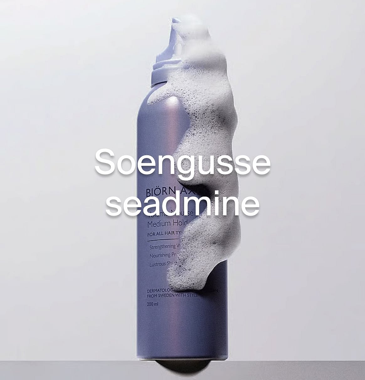 Lilla juuksevahupudel, millest voolab üle valge vaht, heledal taustal, pealiskirjaga "Hårstyling".