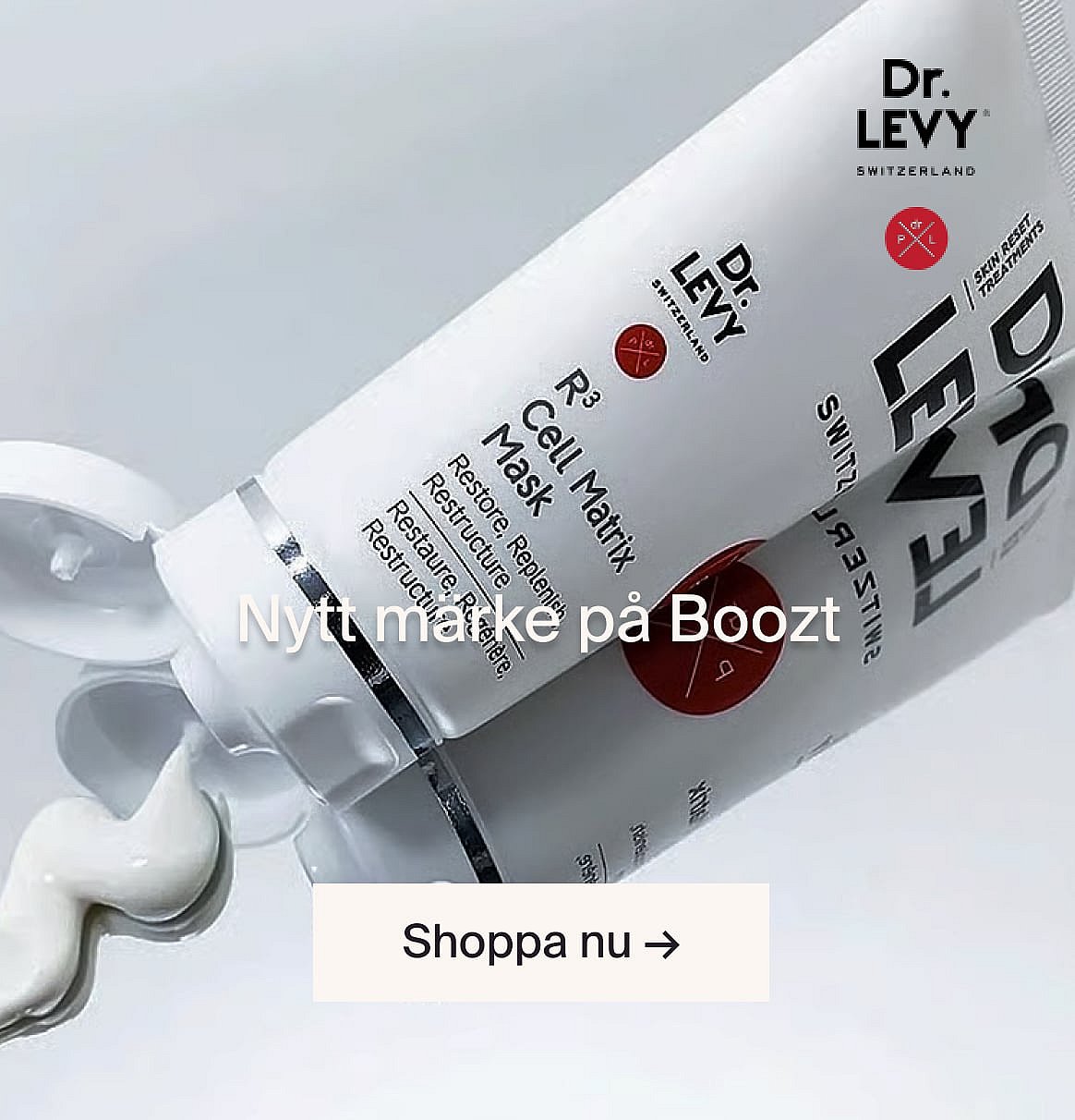 Tre gula Biotherm solskyddsflaskor på vita stenar. Text: "Skydda dig i sommar med SPF. Shoppa SPF."