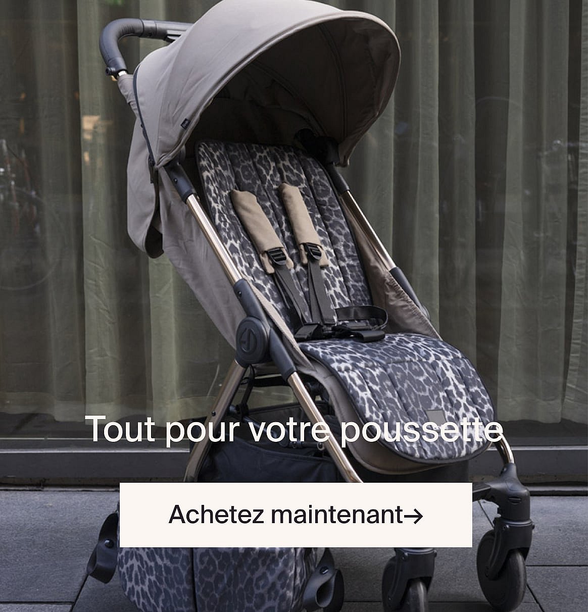 Grey stroller with leopard print seat, gold frame, outdoors. Text: "Tout pour votre poussette", "Achetez maintenant".