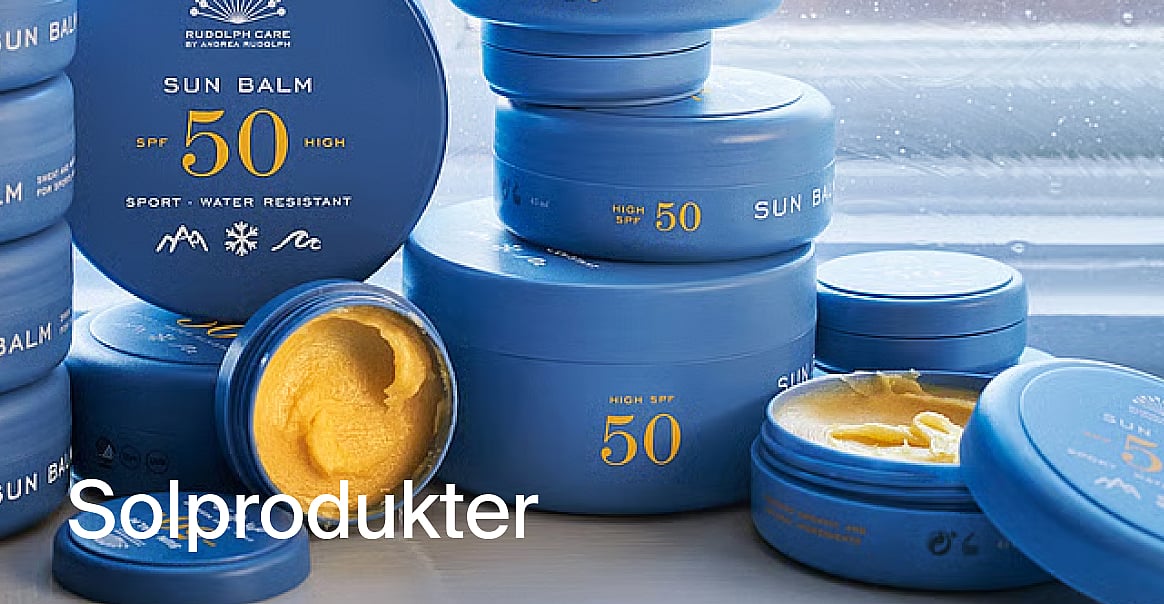 Blue Rudolph Care Solbalsam SPF 50-burkar, några öppna med gul balsam. Textöverlägg: "Solprodukter".