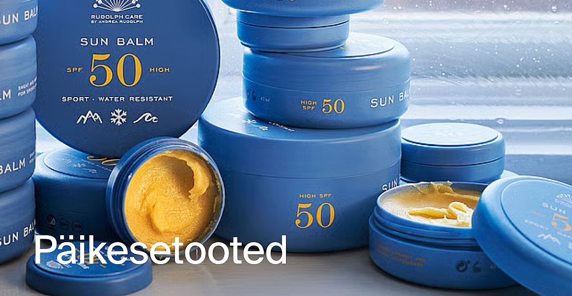 Sinised Rudolph Care Päikesepalsam SPF 50 pakendid, millest osad on avatud ja sisaldavad kollast palsamit. Pildil on tekst "Solprodukter".