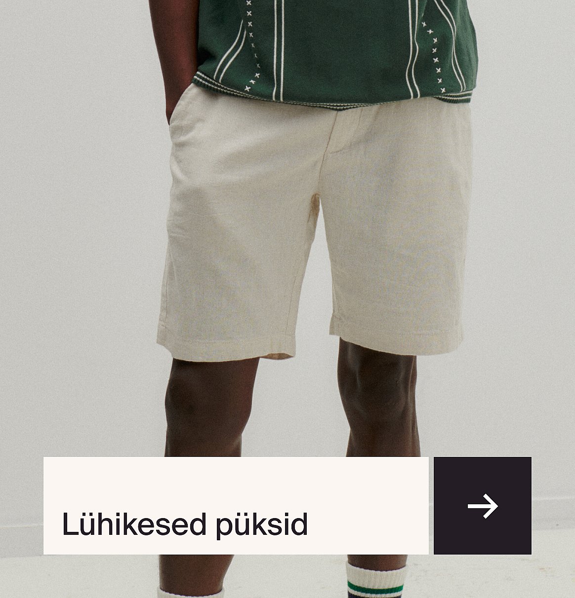 Triibulises särgis, nokamütsi ja musta õlakotiga mees, tagantvaates, punaste ja valgete seinte taustal. Tekst "Festivalistiilid".