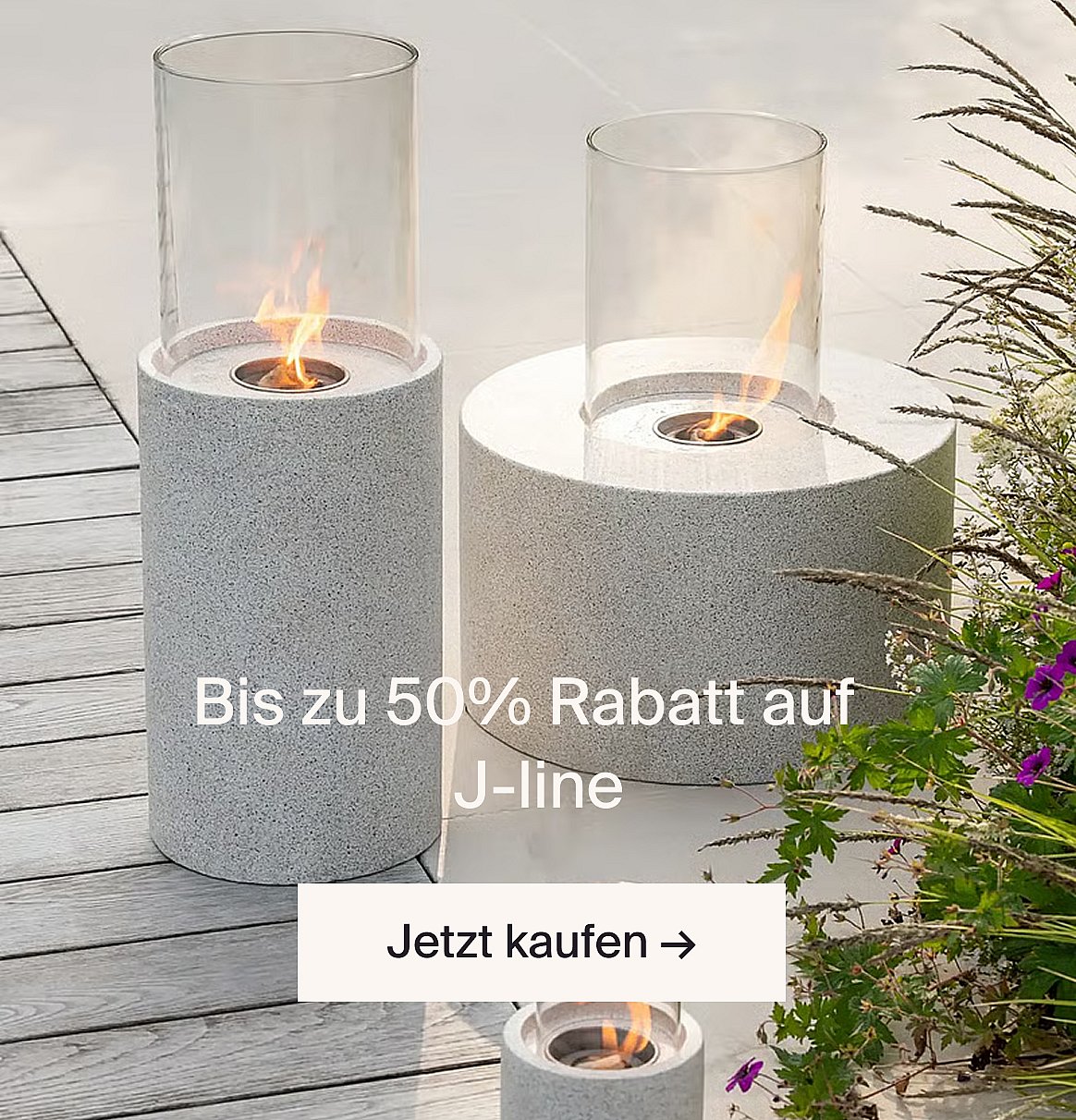 Vielfältige Haushaltsgeschenke: Vase, Handtücher, Gläser, Kochgeschirr, Geschirr, Kerzenhalter und ein Holzaffe.
Abschlussgeschenke