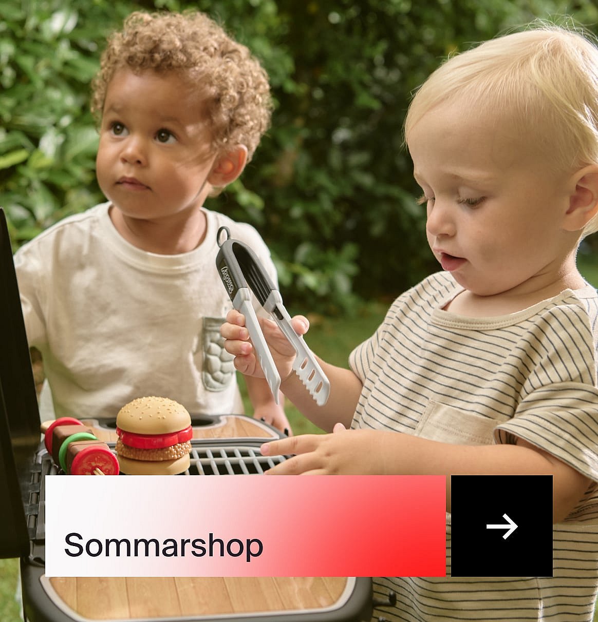 Two smiling children, one blonde in orange sunglasses, inside a green and white inflatable ring. Text: Sommarshop Upp till