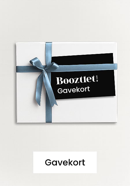 Hvit gaveeske med et blått bånd og en sløyfe, som inneholder et svart gavekort fra Booztlet.com. Teksten «Gavekort» står under.