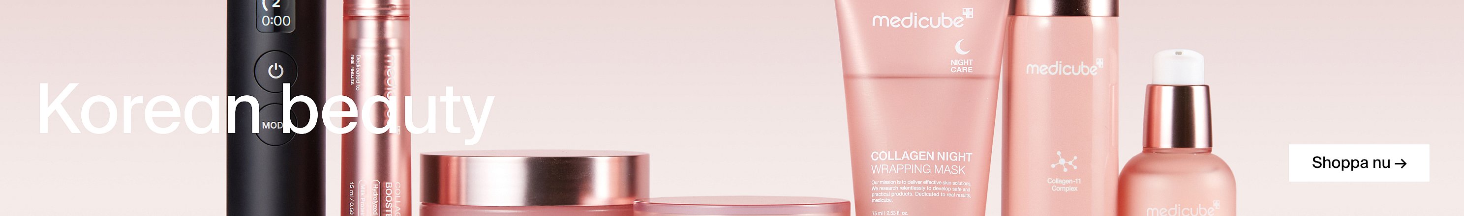 Texten ”Korean beauty” med en svart skönhetsapparat och rosa Medicube-hudvårdsprodukter mot en ljusrosa bakgrund.