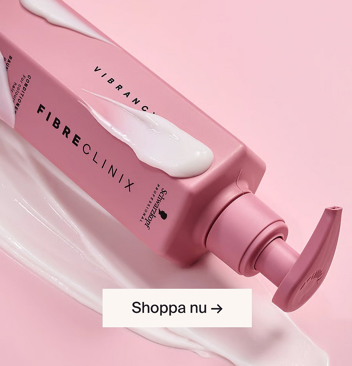 Hudvårdsprodukter från Nivea, bland annat lotioner och micellvatten, utställda på en ljus yta. Text: ”Nytt märke på Boozt”.