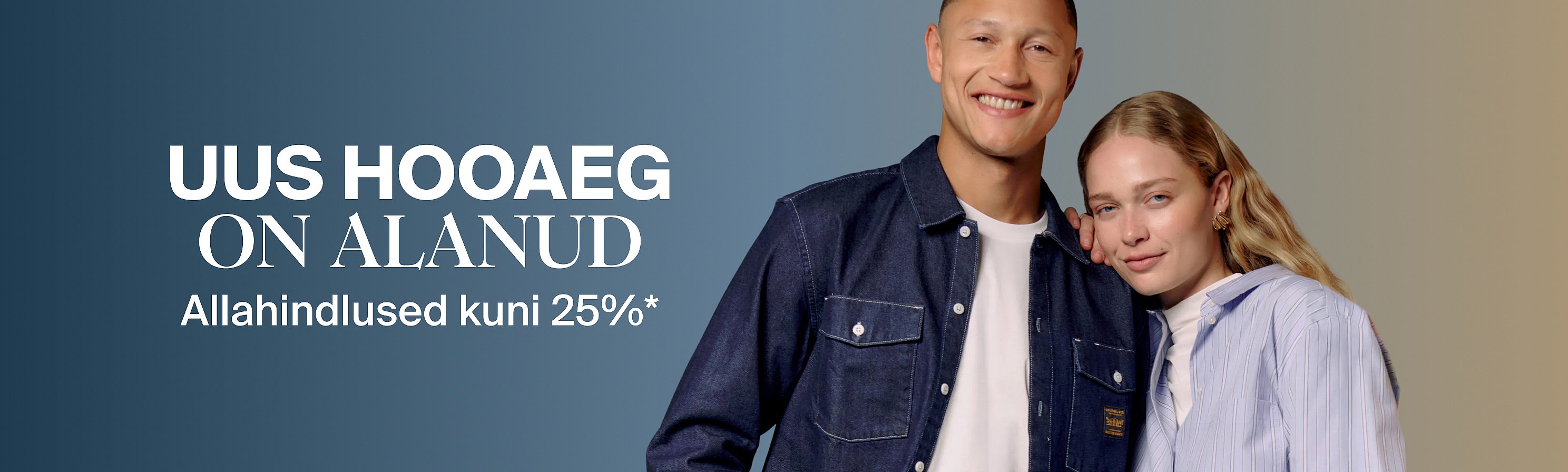 Naeratav mees teksasärgis ja naine triibulises särgis. „Uus hooaeg on käes. Kuni 25% soodustust*”