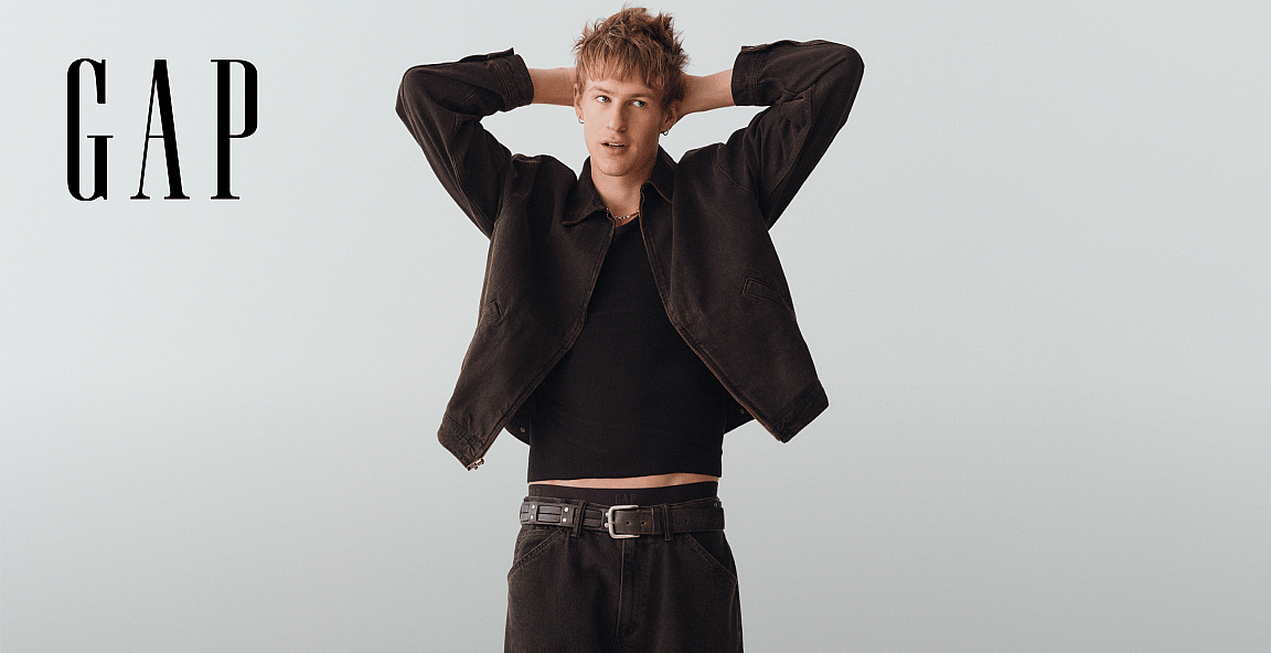 Grön baseballkeps med vit 'W.W.'-logga, ligger på en yta mot en ljus bakgrund. Handla kepsar.