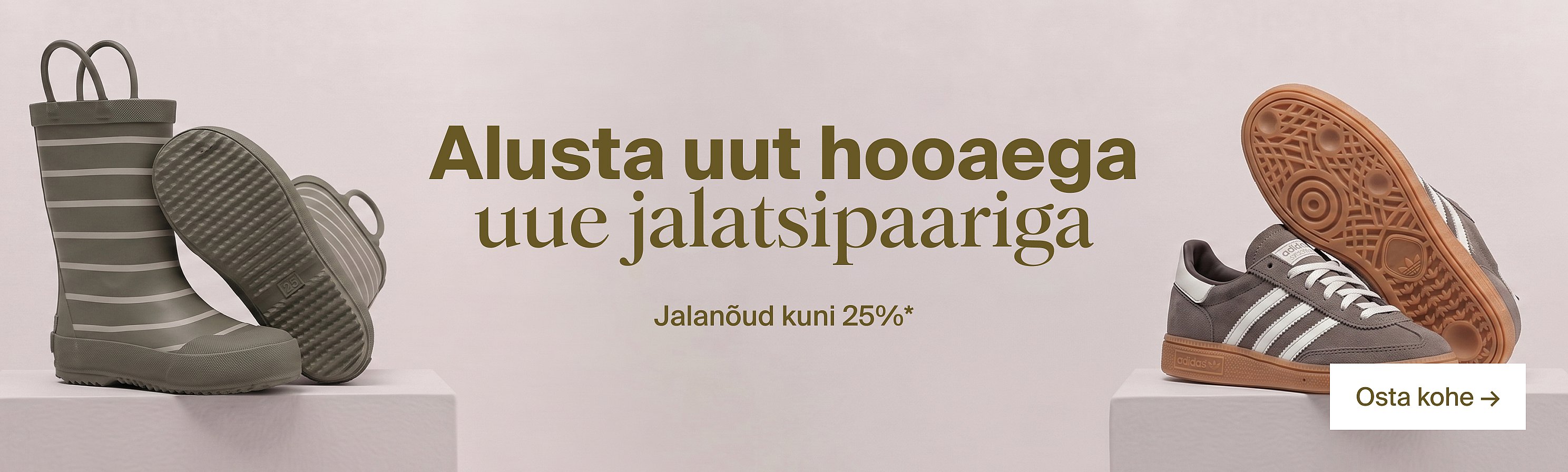 Two smiling children sit on a bench. Left panel: "Valmistu KOOLIKS! Kõik LASTETOOTED vähemalt 25%*".