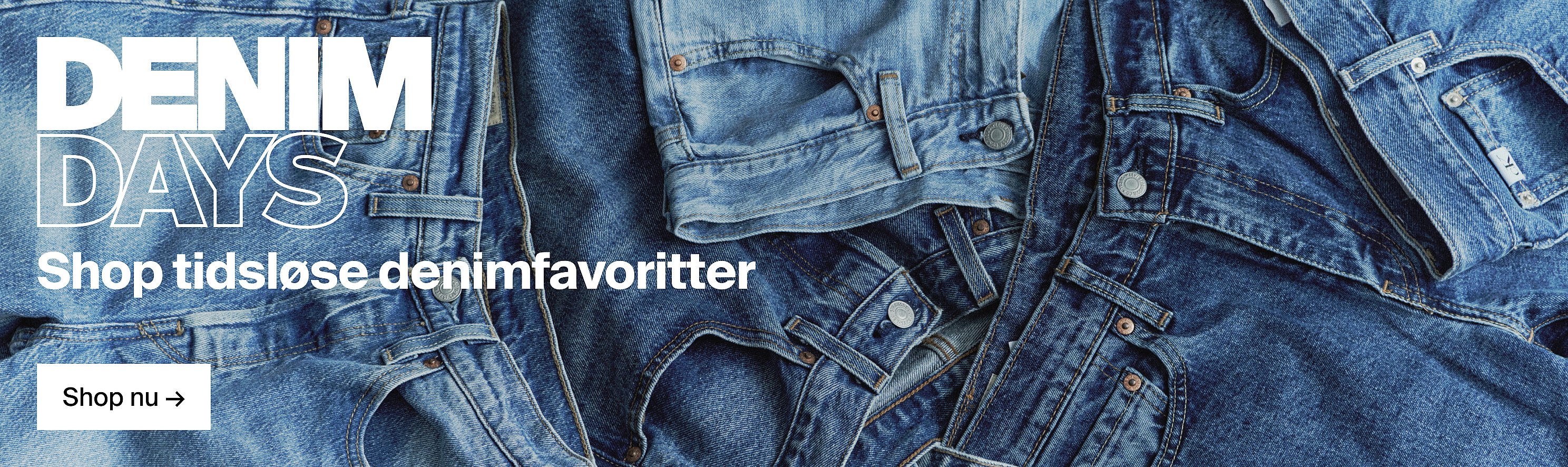 Til venstre: sort støvle med sålen vendt opad. Til højre: brun sneaker med sålen vendt opad. Tekst: »Træd ind i den nye sæson. Op til 25% rabat på sko*«