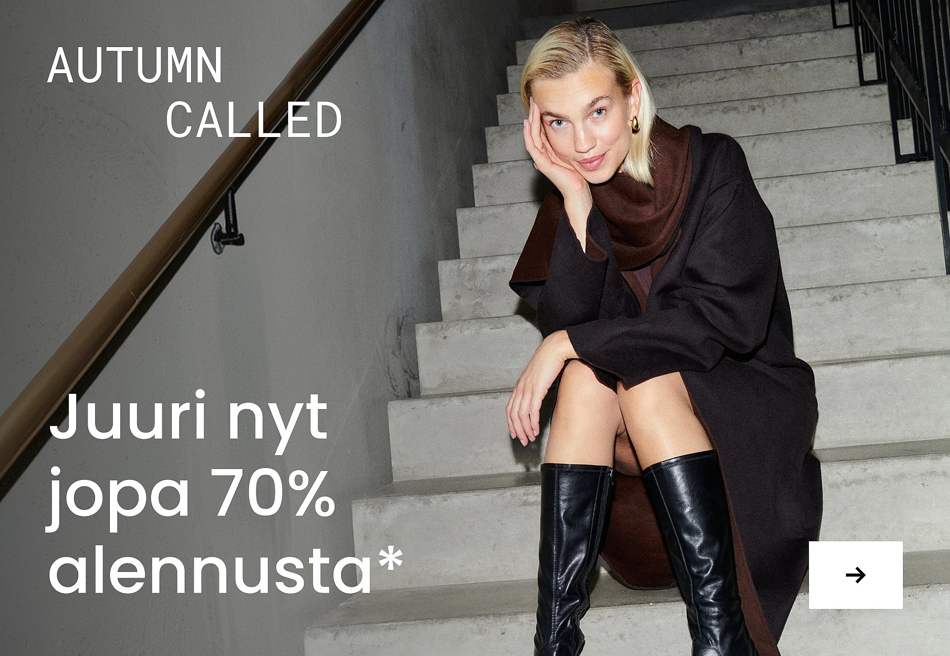 Vaalea henkilö harmaassa pukutakissa, joka pitää keltaista pyörivää puhelinta korvalla ja kantaa kansioita. Sininen tausta. Jopa 80% säästöä.*
